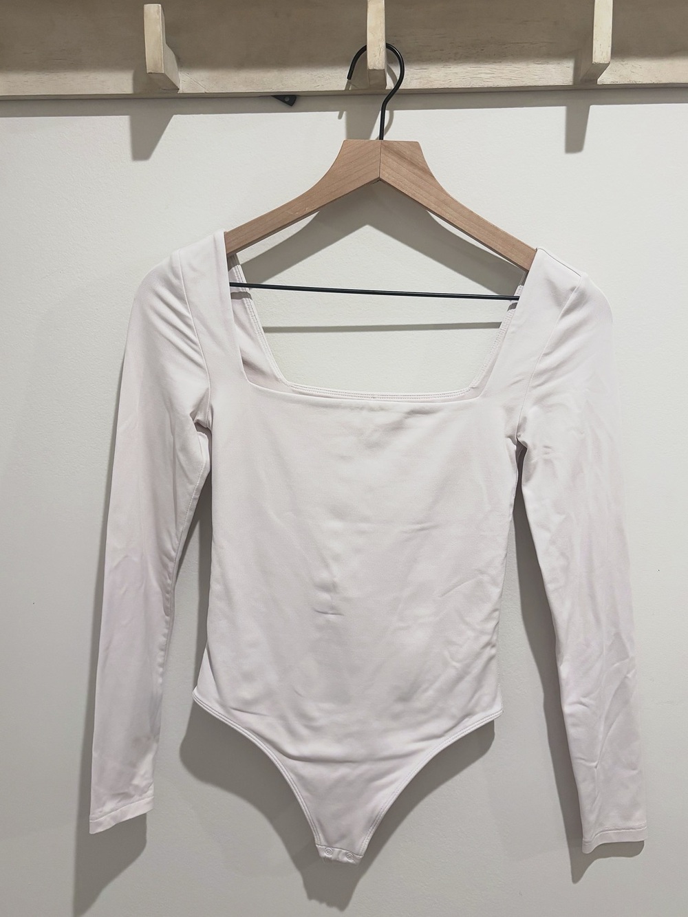 Aritzia Contour Squareneck Longsleeve Bodysuit - S - White Sand